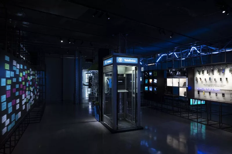Exposición Exponencial de analógicos a digitales Espacio Fundación Telefónica Madrid